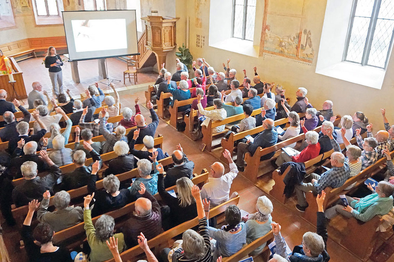 Die erste Kirchgemeindeversammlung der Grosskirchgemeinde Schafmatt-Wisenberg war gut besucht. | Foto: Harnickell