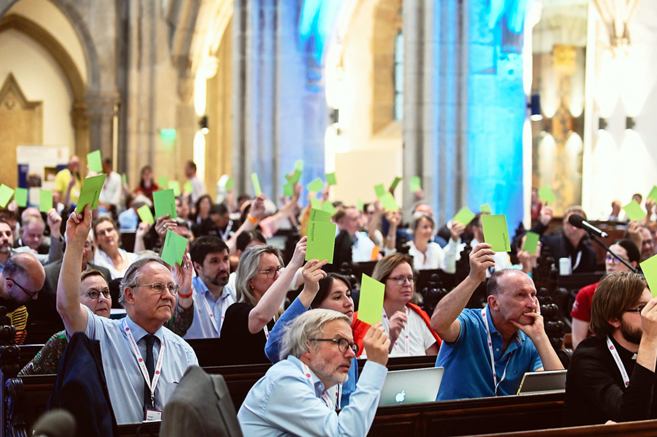 Abgeordnete der Gemeinschaft Evangelischer Kirchen in Europa (GEKE) während der zur Vollversammlung im rumänischen Sibiu. Die GEKE vertritt rund 40 Millionen evangelische Christen. | Foto: epd/Dumitru Dragos/GEKE