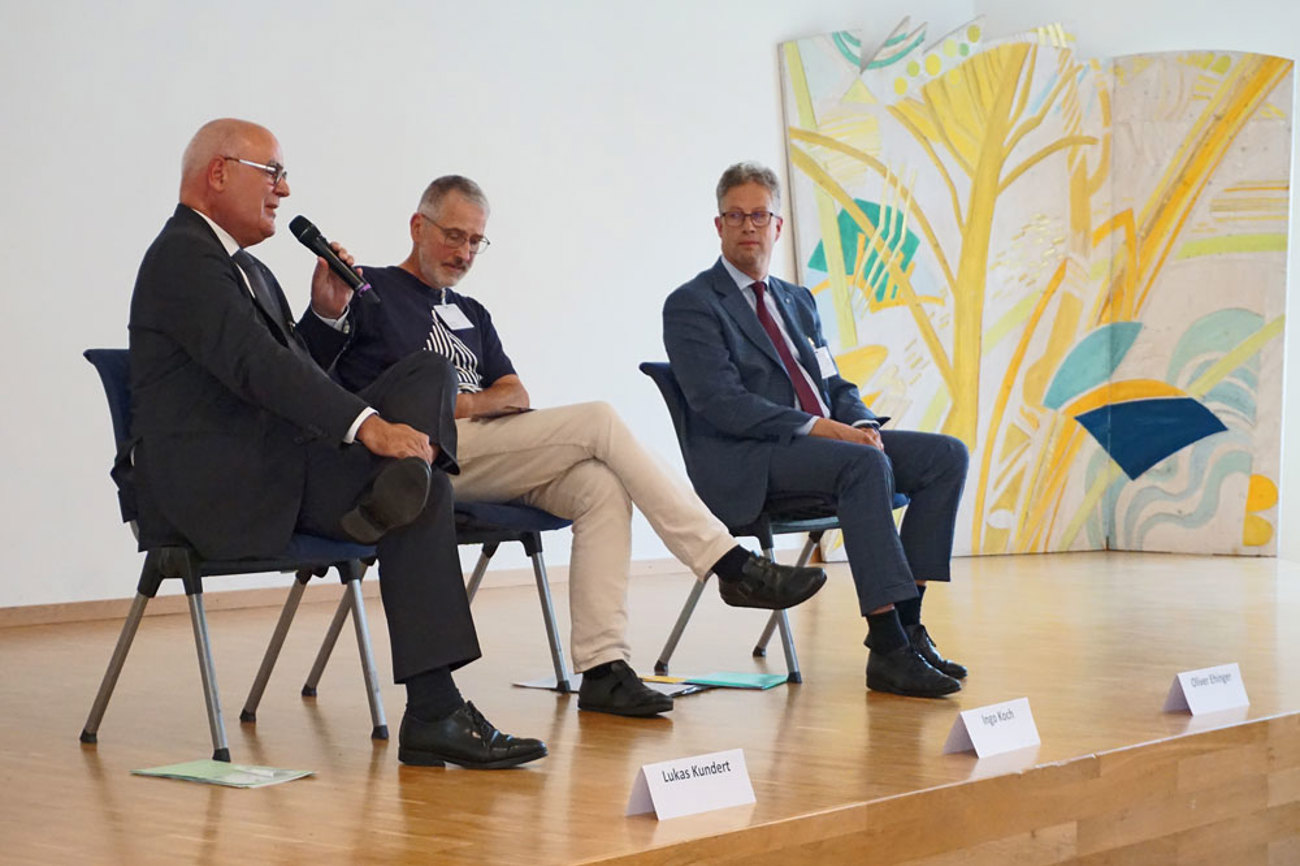 V. l.: Lukas Kundert, Ingo Koch und Oliver Ehinger im Podiumsgespräch über Politik und Kirche bei der Herbstsynode in Liestal. | Foto: Harnickell