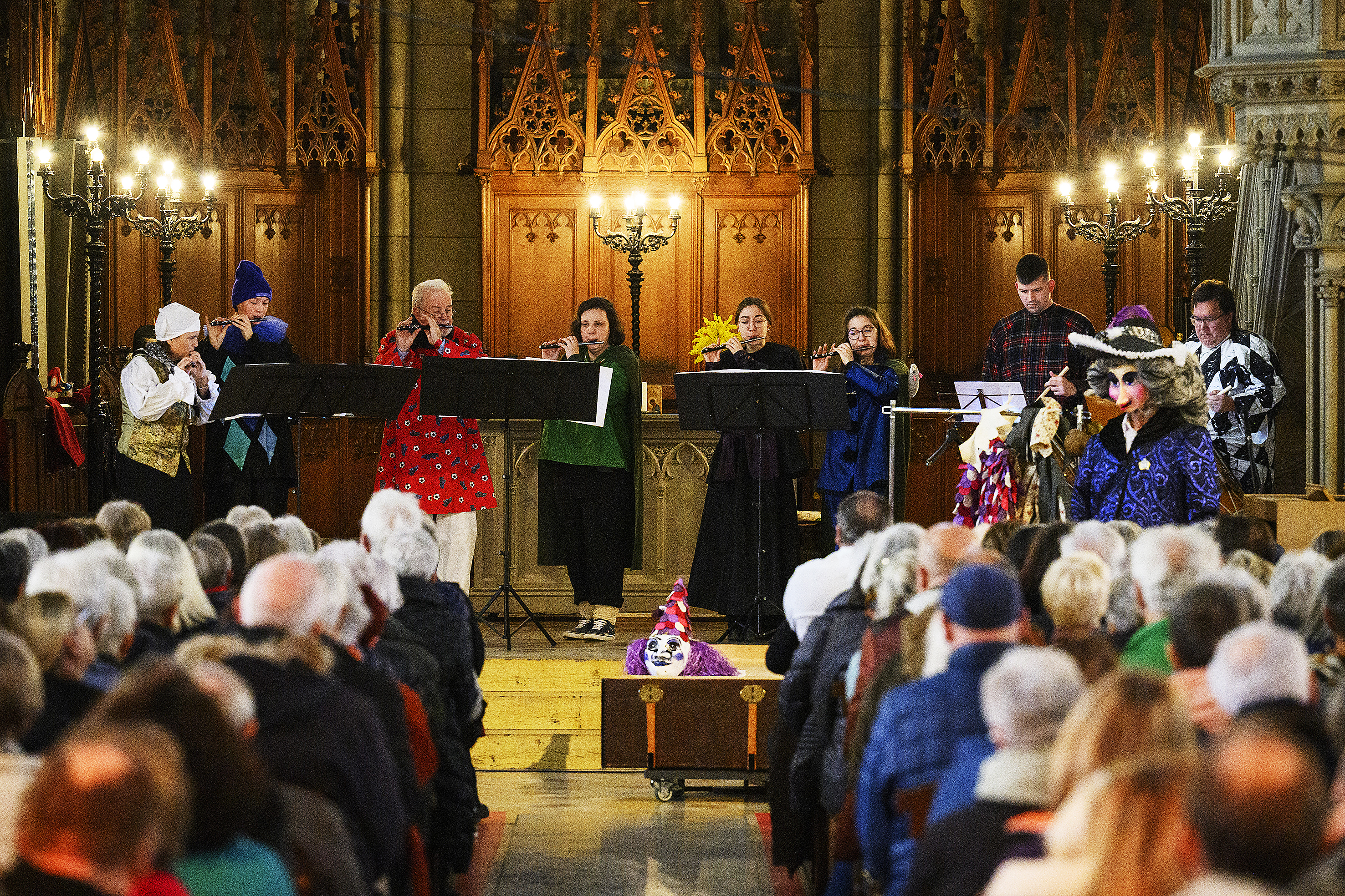 Fasnachtsmärsche im Gottesdienst, gespielt von den Gälldukennschminit-Pfyfferinnen und -Tambouren. | Foto: Dominik Plüss