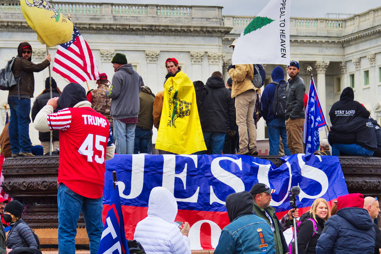 Jesus-Flagge beim Sturm auf das Kapitol in Washington am 6. Januar 2021. Schon in seiner ersten Amtszeit erfüllte Trump die Erwartungen der christlichen Nationalisten, sagt Jan Stievermann. | Foto: Flickr/Brett Davis