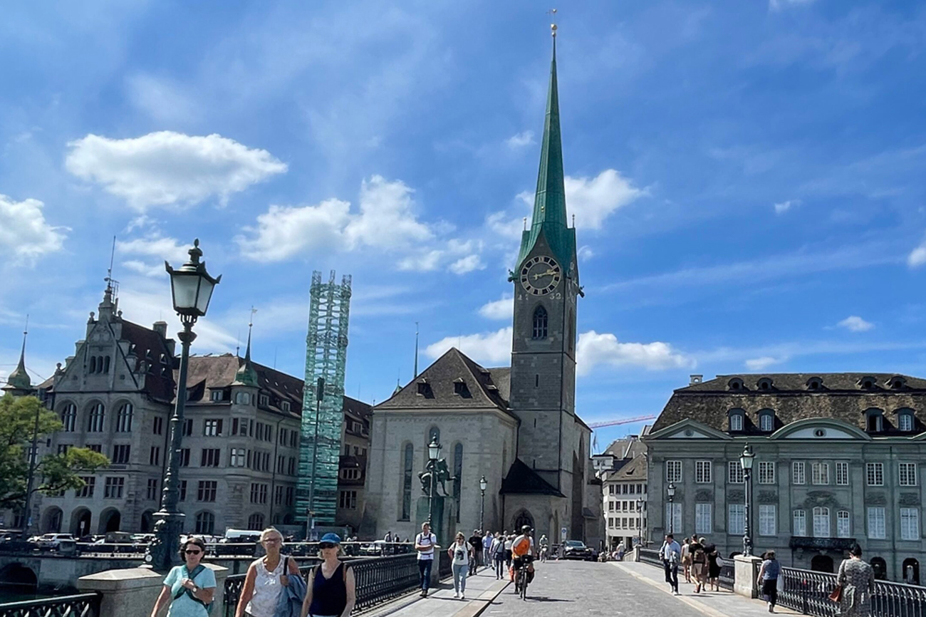 Der Turm zu Ehren von Katharina von Zimmern würdigt auch 500 Frauen aus Zürich und deren Verdienste. | Bild: Daniel Stehula