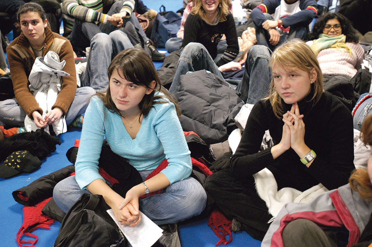 Junge Menschen im Taizé-Gottesdienst: «Die Jugendlichen wollen herausfinden, was der Sinn in ihrem Leben ist.» | Foto: epd