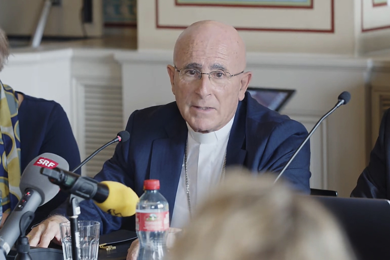 «Die Täter sind verantwortlich, die Vertuscher sind mitverantwortlich»: Bischof Joseph Bonnemain an der Medienkonferenz. (Screenshot: YouTube)