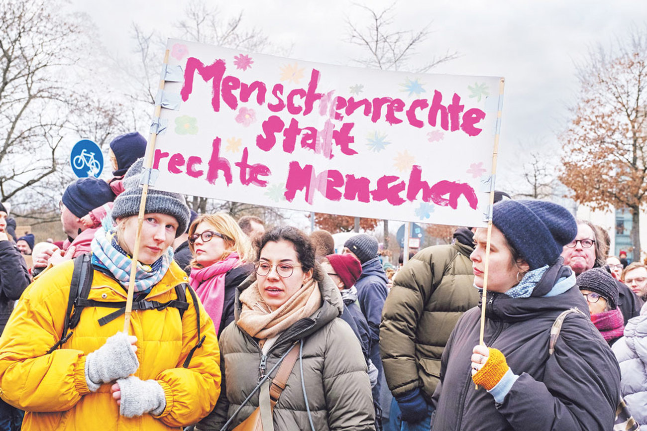 Demo gegen Rechts in Ostdeutschland: Plädoyer für Menschenrechte. | Foto: epd