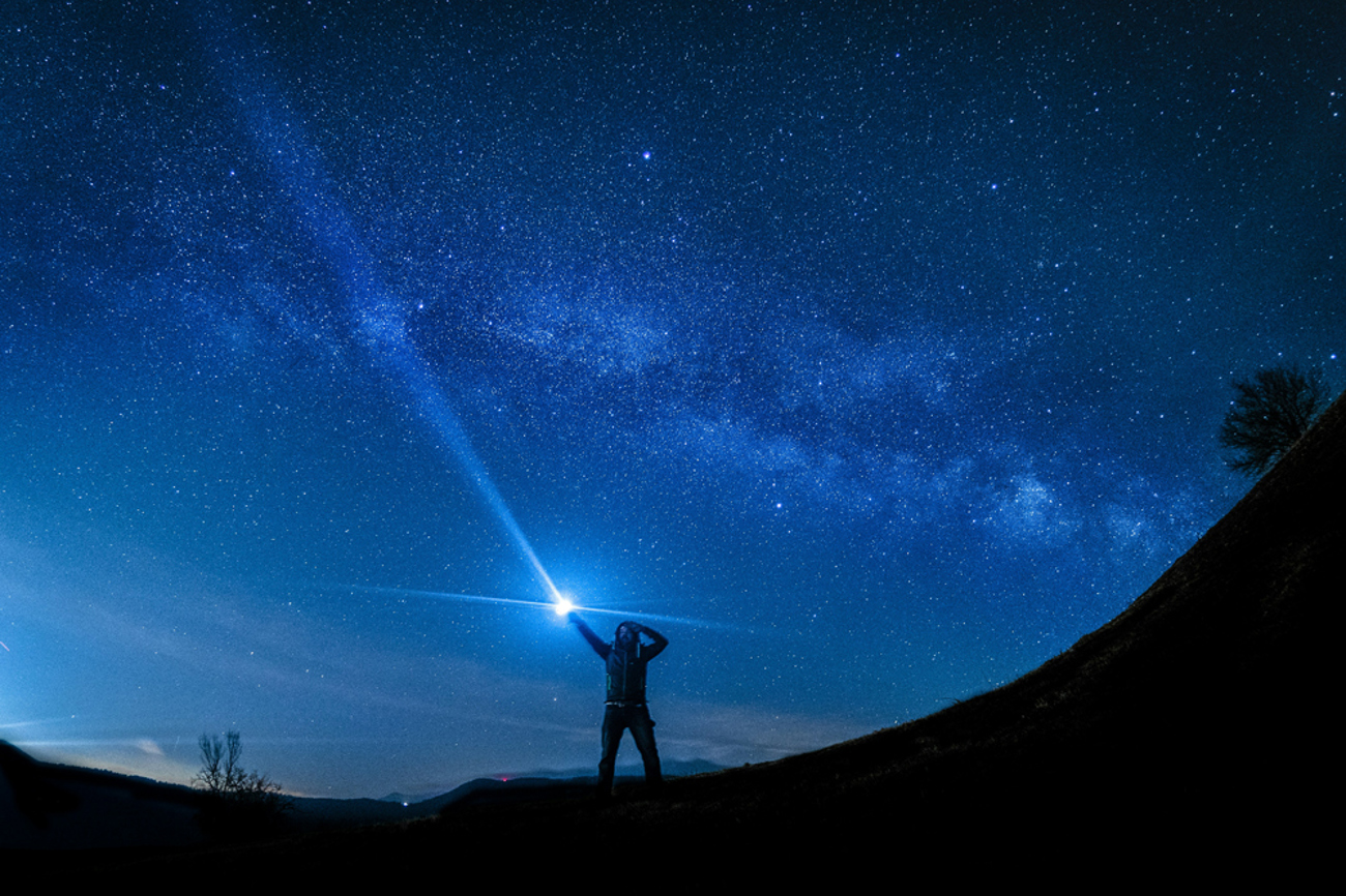 «Die Astronomie produziert immer wieder Grenzfragen, die sie unter ihren methodischen Voraussetzungen nicht beantworten kann», sagt Theologie-Professor Matthias Wüthrich. | Foto: Lanju Fotografie/Unsplash