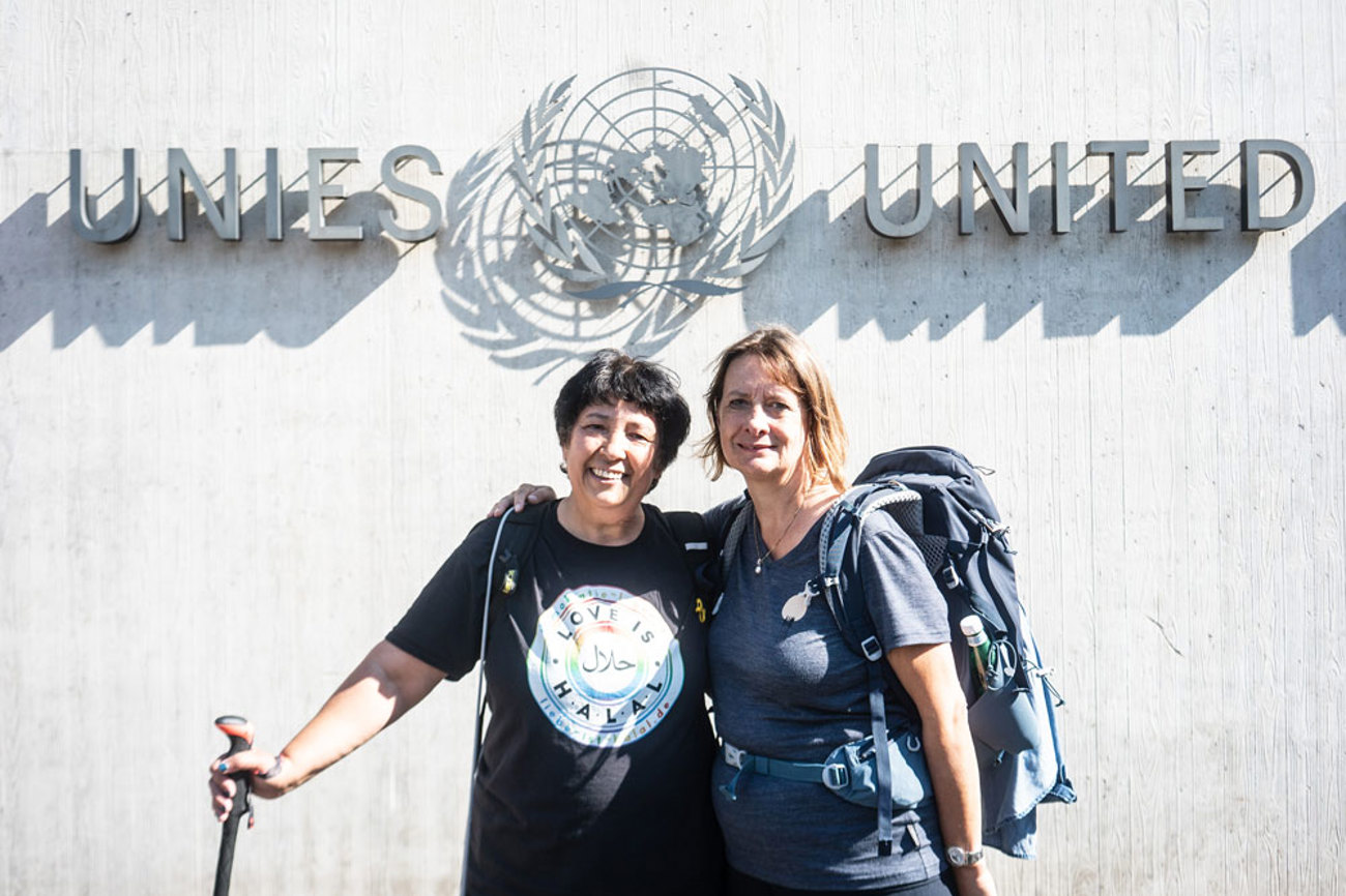 Seyran Ateş (links) und Anita Vögtlin vor dem UNO-Gebäude. | Foto: Vera Rüttimann