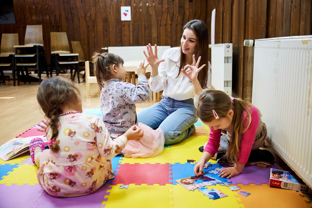 Olena Shevchenko leitet die Krippe «Be brave Kids». | Foto: Heks/Christian Bobst