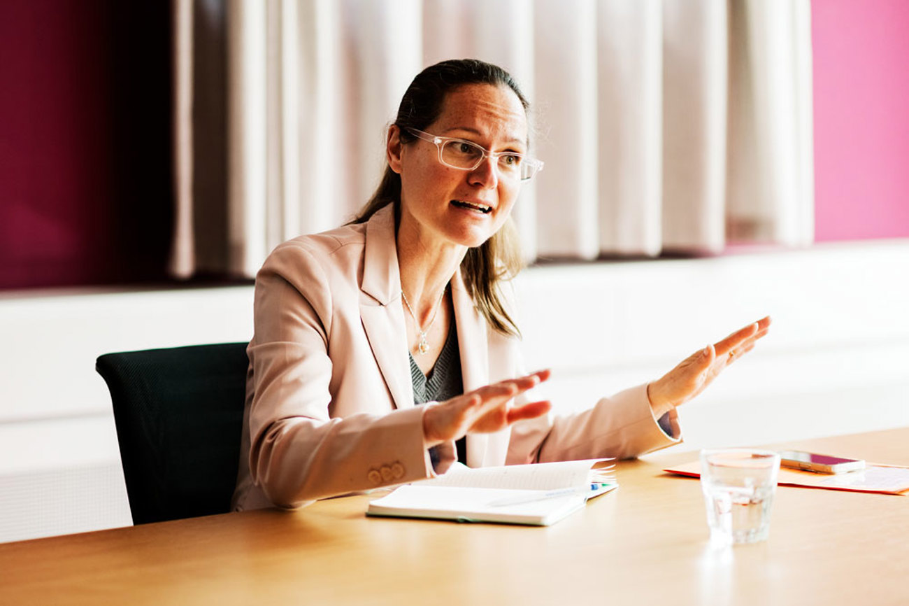 «Die Sprache des Powerplay ist das Einzige, was diese Administration wirklich versteht»: Heks-Direktorin Karolina Frischkopf über Donald Trump. | Foto: Annick Ramp